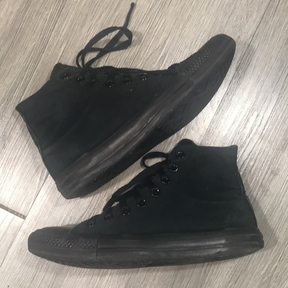 Converse All Star Hi-Top Black on Black Sneakers          size 7 men’s 9 womens - Picture 1 of 10